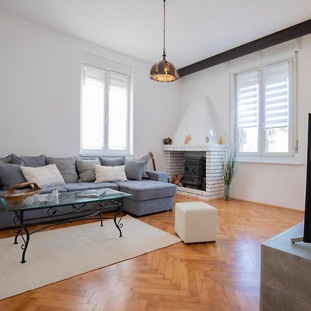 Amphitheater Apartment Pula Exterior photo